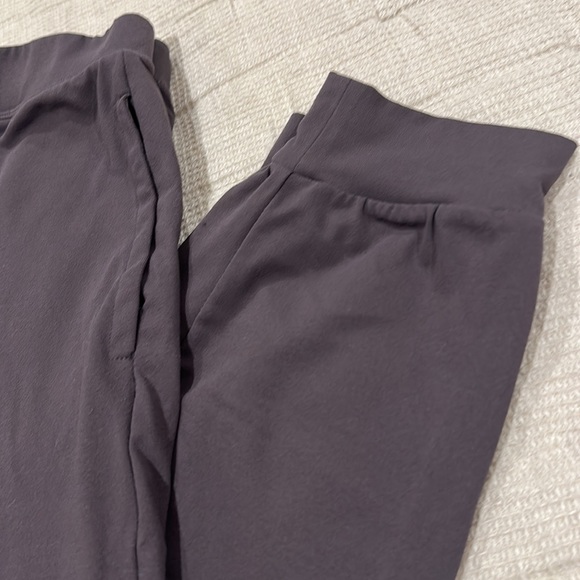 Fabletics lavender jogger pants with pockets! Great condition! Super soft. - Picture 3 of 4
